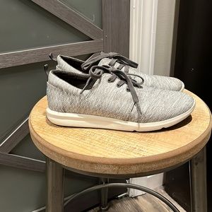 TOMS women’s laced sneakers